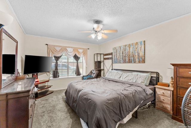 702 GARDEN MEADOW DR, Universal City, TX 78148