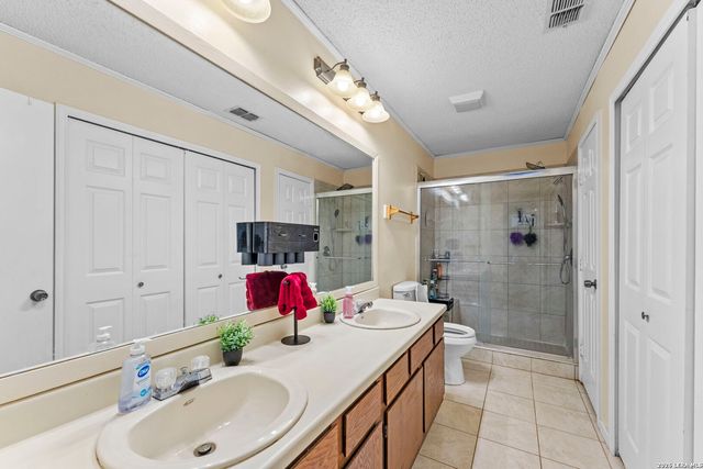702 GARDEN MEADOW DR, Universal City, TX 78148
