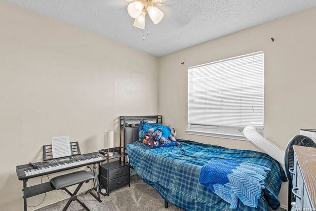 702 GARDEN MEADOW DR, Universal City, TX 78148
