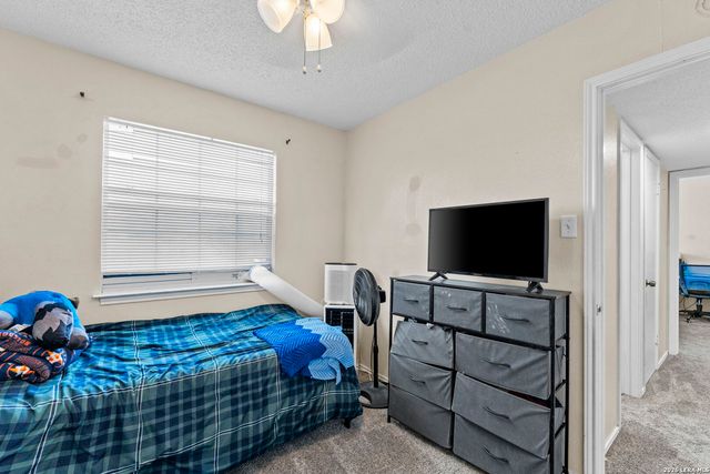 702 GARDEN MEADOW DR, Universal City, TX 78148