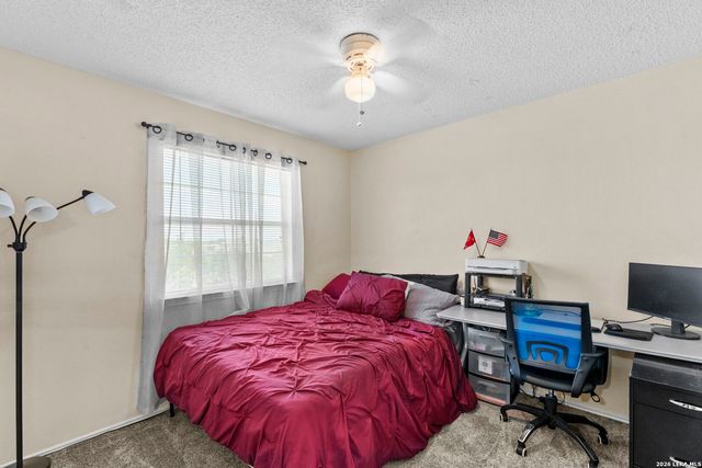 702 GARDEN MEADOW DR, Universal City, TX 78148