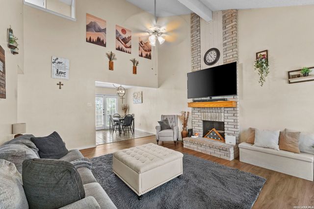 702 GARDEN MEADOW DR, Universal City, TX 78148