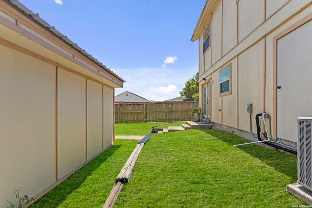 702 GARDEN MEADOW DR, Universal City, TX 78148