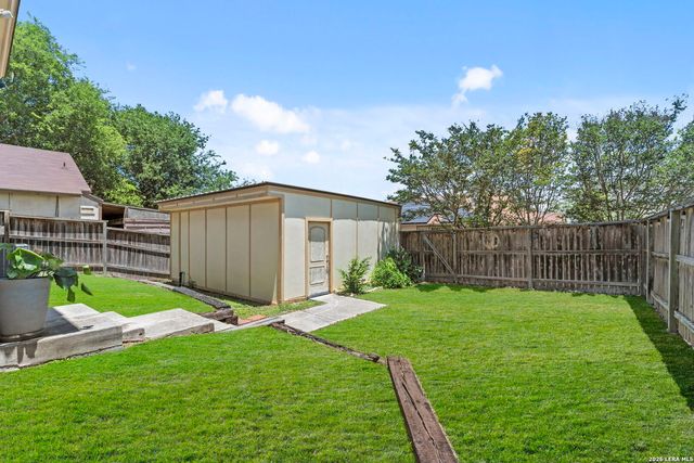 702 GARDEN MEADOW DR, Universal City, TX 78148