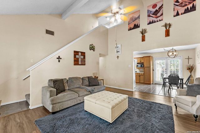 702 GARDEN MEADOW DR, Universal City, TX 78148