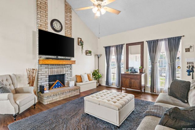 702 GARDEN MEADOW DR, Universal City, TX 78148