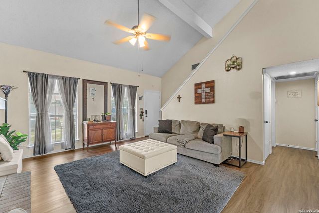 702 GARDEN MEADOW DR, Universal City, TX 78148