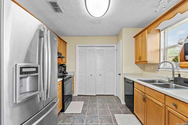 702 GARDEN MEADOW DR, Universal City, TX 78148