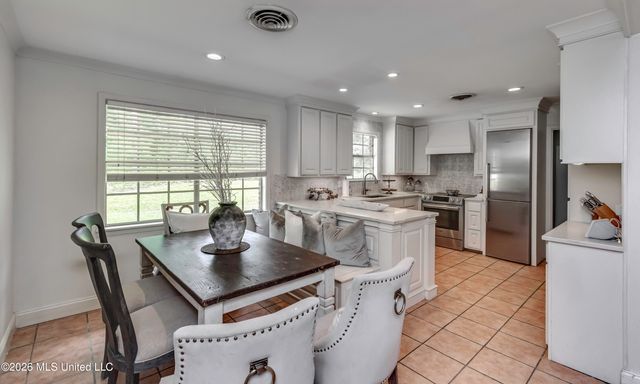 413 W Main Street, Raymond, MS 39154