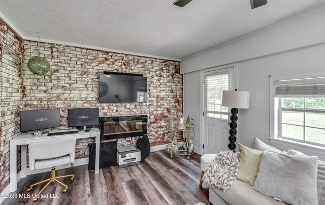 413 W Main Street, Raymond, MS 39154