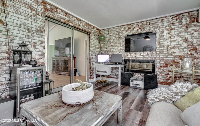 413 W Main Street, Raymond, MS 39154