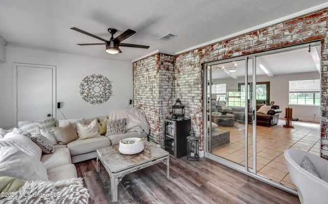 413 W Main Street, Raymond, MS 39154