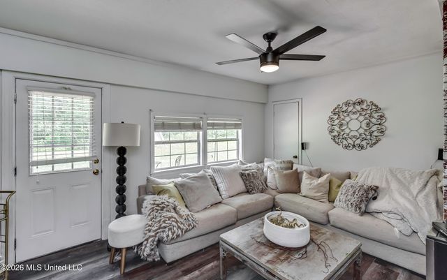 413 W Main Street, Raymond, MS 39154