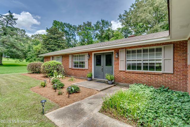 413 W Main Street, Raymond, MS 39154
