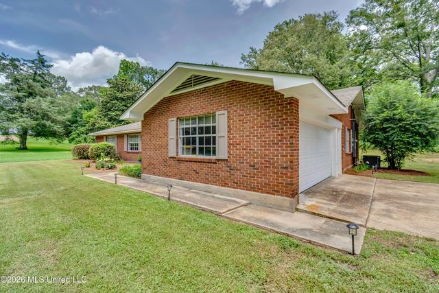 413 W Main Street, Raymond, MS 39154