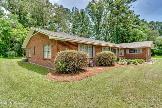 413 W Main Street, Raymond, MS 39154