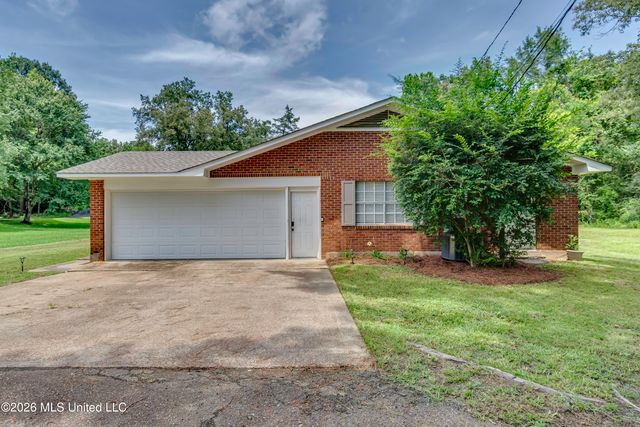 413 W Main Street, Raymond, MS 39154