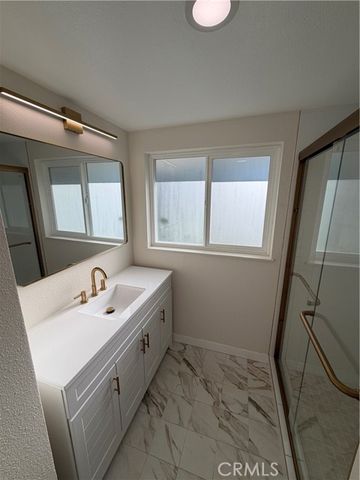 2432 Larchmont, Santa Ana, CA 92706