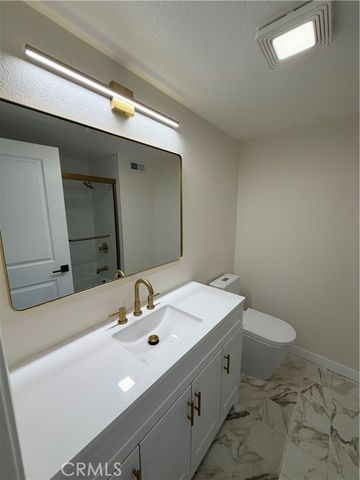 2432 Larchmont, Santa Ana, CA 92706