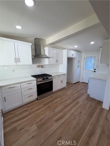 2432 Larchmont, Santa Ana, CA 92706