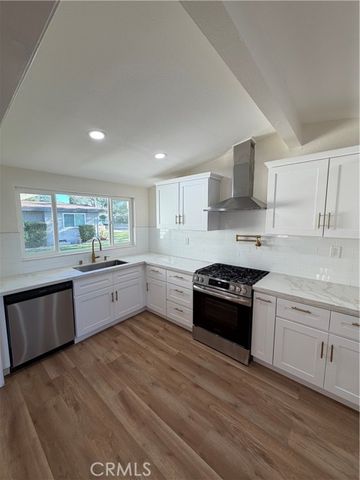 2432 Larchmont, Santa Ana, CA 92706