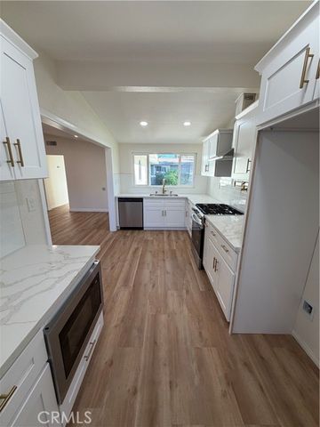 2432 Larchmont, Santa Ana, CA 92706