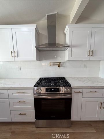 2432 Larchmont, Santa Ana, CA 92706