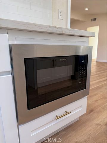 2432 Larchmont, Santa Ana, CA 92706