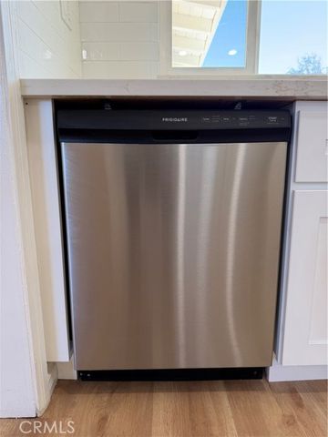 2432 Larchmont, Santa Ana, CA 92706