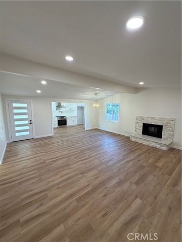 2432 Larchmont, Santa Ana, CA 92706