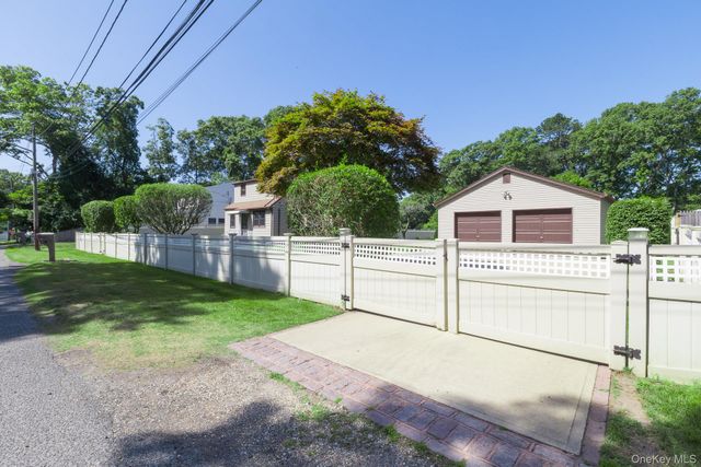 16 Ormond Place, Shirley, NY 11967