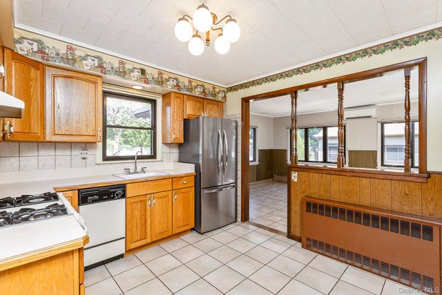 16 Ormond Place, Shirley, NY 11967
