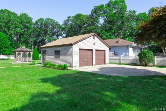 16 Ormond Place, Shirley, NY 11967