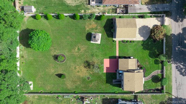 16 Ormond Place, Shirley, NY 11967