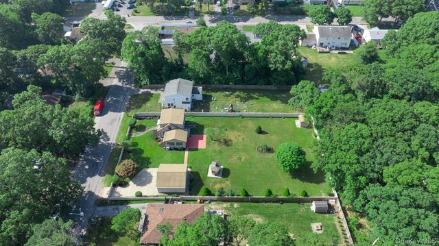 16 Ormond Place, Shirley, NY 11967