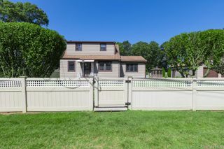 16 Ormond Place, Shirley, NY 11967