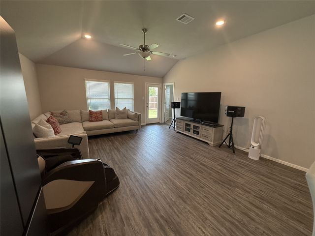 8932 Lantana Meadow Drive, Fort Worth, TX 76131
