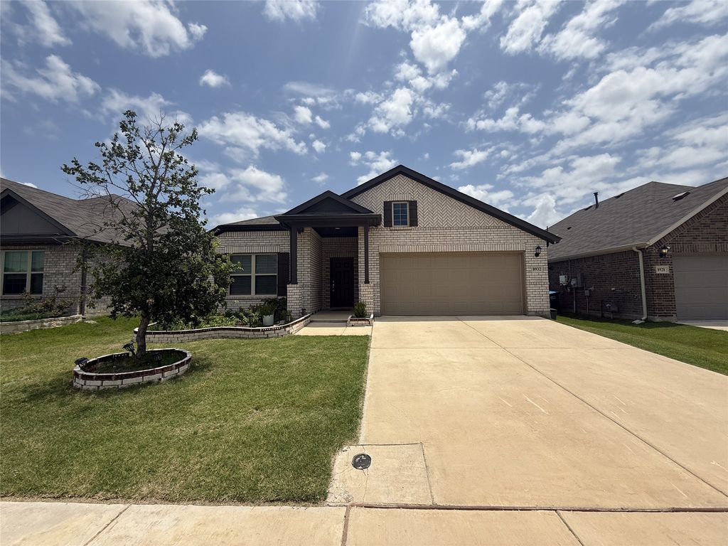 8932 Lantana Meadow Drive, Fort Worth, TX 76131