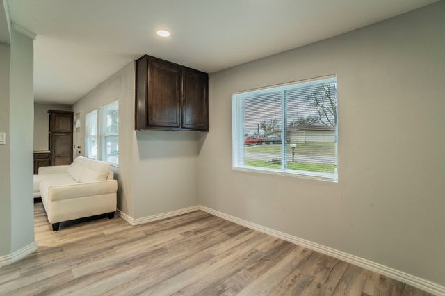 1704 Hillside Drive, River Oaks, TX 76114