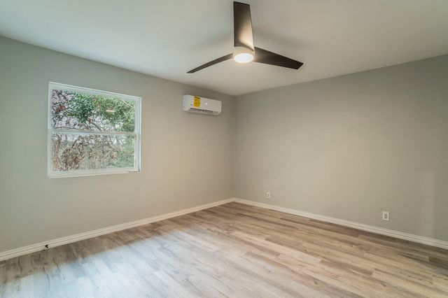 1704 Hillside Drive, River Oaks, TX 76114