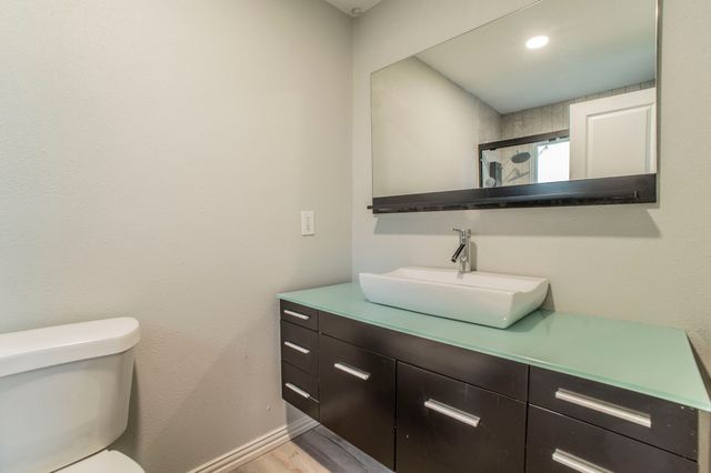 1704 Hillside Drive, River Oaks, TX 76114