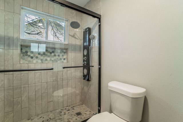 1704 Hillside Drive, River Oaks, TX 76114