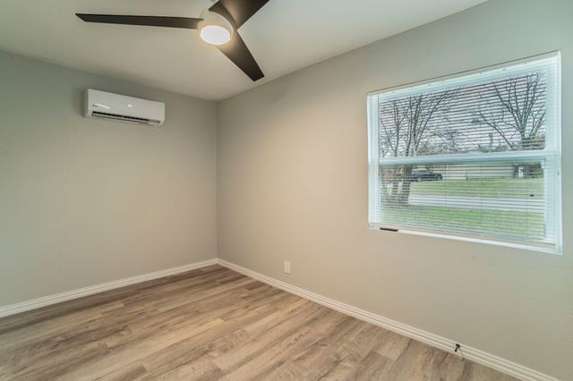 1704 Hillside Drive, River Oaks, TX 76114