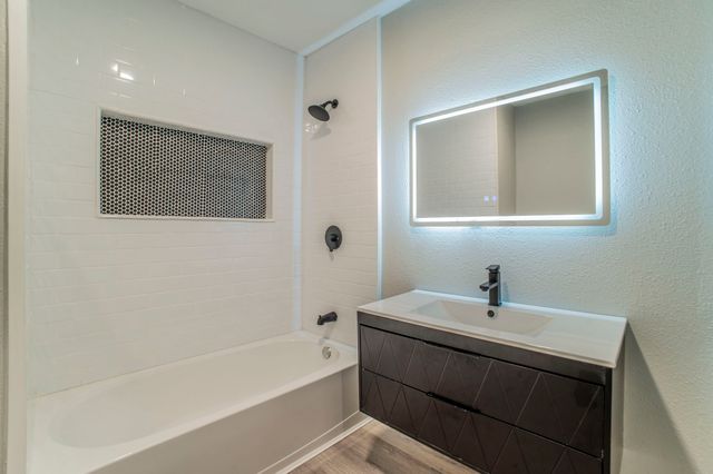 1704 Hillside Drive, River Oaks, TX 76114