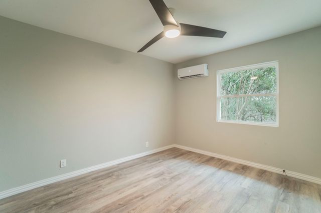 1704 Hillside Drive, River Oaks, TX 76114