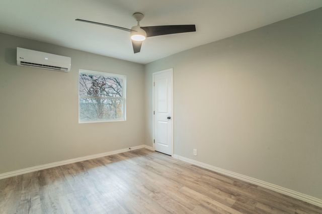 1704 Hillside Drive, River Oaks, TX 76114