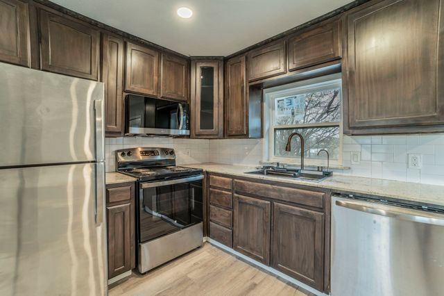 1704 Hillside Drive, River Oaks, TX 76114