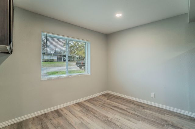 1704 Hillside Drive, River Oaks, TX 76114