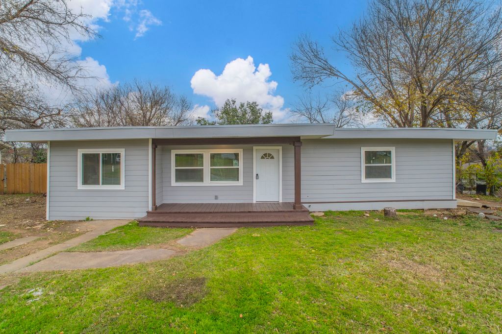 1704 Hillside Drive, River Oaks, TX 76114