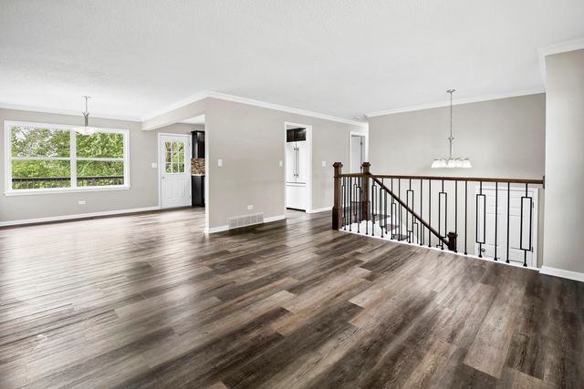 7450 Astor Avenue, Hanover Park, IL 60133